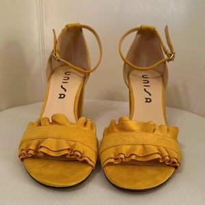 Yellow ruffled Unisa heels. Size 9.5 M.